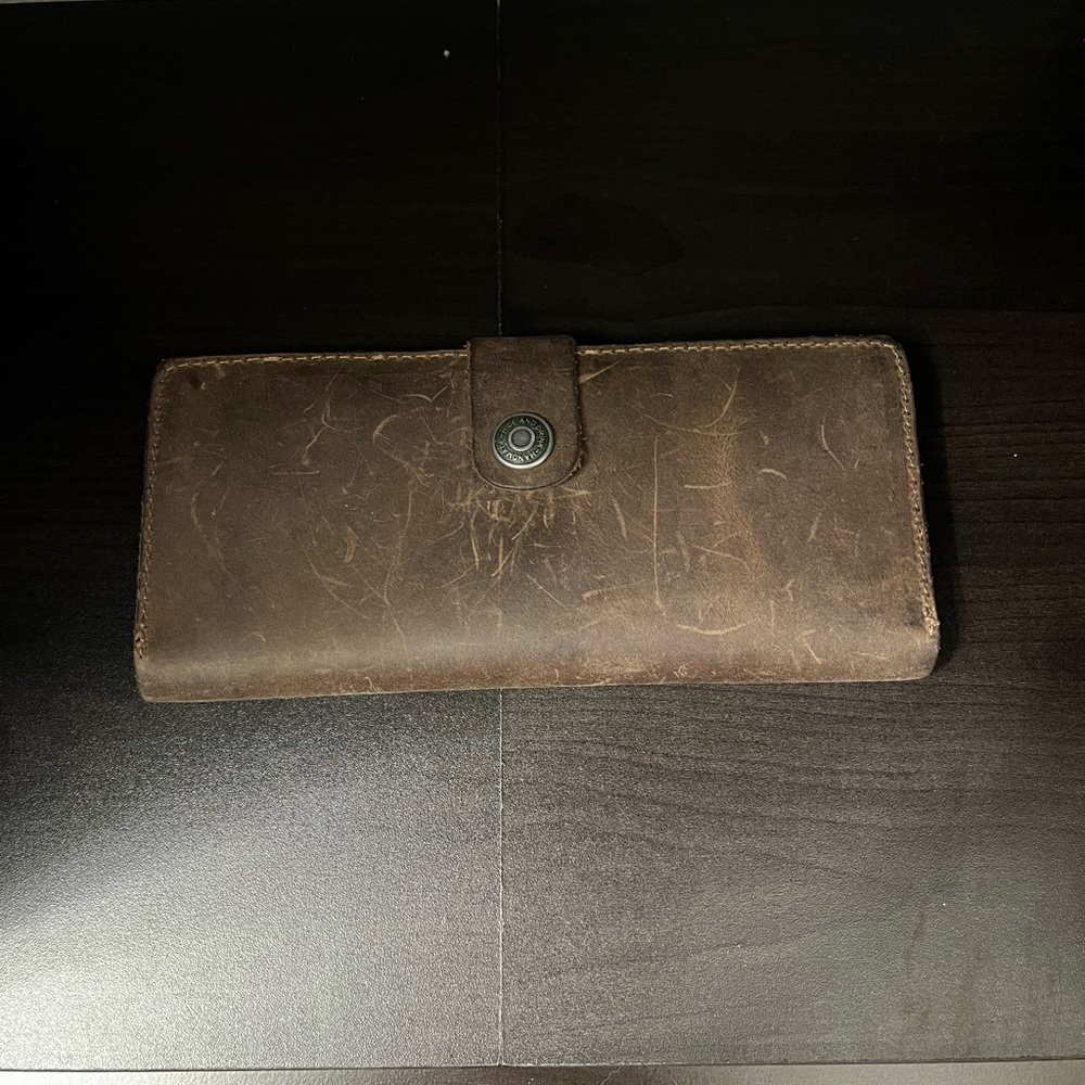 Hide & Drink Leather Folio
Wallet